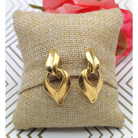 Avon Door Knocker Gold Tone Dangle Clip On Earrings Dangle Drop 1.5" - Picture 2 of 12